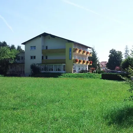 Hannah Am Klopeiner Unterburg am Klopeiner See